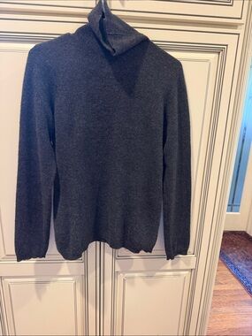 Ann Taylor women’s Dark Charcoal cashmere Turtleneck Sweater